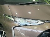 【LEDヘッドライト】悪天候や夜間走行時も良好な視界を確保し安心して運転できる高輝度LEDヘッドライトを装備!点灯速度が早く、消費電力も抑えられています。