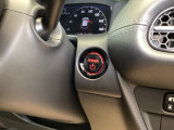 スマートキーシステム搭載ですので、ハンドル横のスイッチを押せば、エンジンスタート!