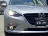 アダプティブLEDヘッドライト カメラや車速センサーと連動して、ハイ、ロー、ワイドローのLEDライトを常に最適な配光に自動制御する優れものです!
