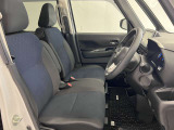 ゆったりと座れる運転席シートですのでストレスなく運転が出来ますよ!
