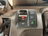 電子パーキングに加えてブレーキホールドシステムを装備しておりますので、信号待ちや踏み切り待ちでもブレーキを踏まずに停止できます!発進する際はアクセルを踏むだけですので渋滞時などはかなり楽ですね!