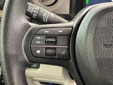 ステアリングにオーディオ操作スイッチが付いています。オーディオ画面に直接タッチしなくても操作が出来ますので、運転に集中できます。