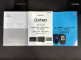 スマートキーは鍵をバッグに入れたままでもドアロックの開閉やエンジンのON・OFFができます。夜間や雨の日も鍵を探さなくて良いので便利です。