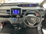【前方視界】開放的な前方視界!運転がしやすく疲れにくいです♪窓が大きく、見通しがとっても良いおクルマですよ♪