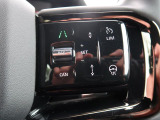 ◆アダプティブクルーズコントロール 『ミリ波レーダー+ステレオカメラにより前方車輌を認識し、高速道路などの自動車専用道路では追従機能付きのクルーズコントロールをご利用になれます。』