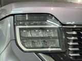 LEDヘッドライトは、点灯の瞬間から最大光量を発揮し、突然暗くなるトンネルなどでの安定感を高めます。