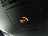 SOSコール/エアバックが展開するような深刻な事故において、自動でSOSコールを発信します。車内で急病人が出るような緊急時は、手動で発信可能です。