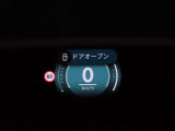 ヘッドアップディスプレイは視認性が非常に良く、運転時の視線を逸らさず様々な情報の確認が行えます。
