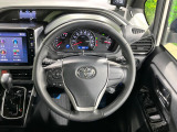 【純正革巻きステアリング】上質な革を使用することで、手にしっかり馴染みとても運転しやすいハンドルです♪