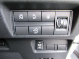 両側電動スライドドア★運転席からワンタッチで、左側スライドドアの開閉が可能です。