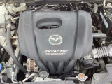「SKYACTIV-G(ガソリン)」は、規格外の高圧縮を実現し、世界のエンジン技術者に驚きを与えました。さらに、それを維持したままノッキングの発生を抑え、熱効率を向上、走りにも寄与したエンジンです。