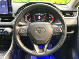 【純正革巻きステアリング】上質な革を使用することで、手にしっかり馴染みとても運転しやすいハンドルです♪