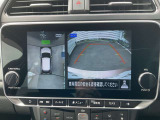 アラウンドビューモニター装備です 上から見たイメージで駐車出来ます