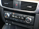 四季を通じて車内を快適に保つオートエアコンを装備しています。