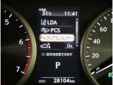 コーナーセンサーを車の前後に装備。障害物までの距離に応じて警告音を変えてお知らせ。縦列駐車時や駐車場・車庫などでの取り回しをサポートします。詳細は販売店スタッフまでおたずねください。