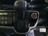 発進時から滑らかに加速する無段階変速のCVTはストップ&ゴーの多い街の中も快適です