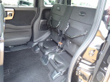 ◆チップアップ&ダイブダウン機構付【ULTR SEAT】は後席座面を左右分割で跳ね上げることができます。トランクで積載できない背の高い荷物をラクラク収納できます。ホンダ車ならではの人気装備です。