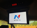 【後席モニター】家族や友人とお出かけする機会が多い方に大人気の後席モニターを装備!見やすい位置に画面がありテレビやDVDの視聴も快適!友達もお子様も、後席にしか乗らなくなるかも??
