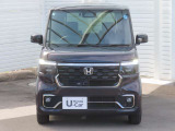 『LEDヘッドライト』 も標準装備、明るく省電力、そして車外の明るさに応じて自動で点灯・消灯してくれるオートライトコントロール機構付LEDヘッドライトを装備。夜間の走行なども安心してお乗り頂けます。