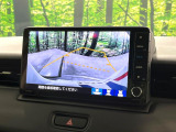 【バックカメラ】駐車時に後方がリアルタイム映像で確認できます。大型商業施設や立体駐車場での駐車時や、夜間のバック時に大活躍!運転スキルに関わらず、今や必須となった装備のひとつです!