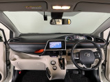 【前方視界】開放的な前方視界!運転がしやすく疲れにくいです♪窓が大きく、見通しがとっても良いおクルマですよ♪