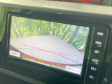【バックカメラ】駐車時に後方がリアルタイム映像で確認できます。大型商業施設や立体駐車場での駐車時や、夜間のバック時に大活躍!運転スキルに関わらず、今や必須となった装備のひとつです!