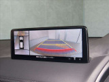 360度モニター搭載車ですので、低速時での不安を解消してくれます。この写真は右側はフロントカメラですが、後退時にはバックカメラにもなりますので歩行者や縁石なども確認することが可能です。