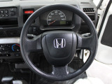 握りやすく、回しやすいステアリングは長時間の運転でも疲れを感じさせません!