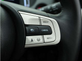 ◆アダプティブクルーズコントロール◆予め設定した車速内でクルマが自動的に加減速。前走車との適切な車間距離を維持しながら追従走行します。【LKAS】車線維持支援システムでステアリング操作を支援。