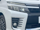 【LEDヘッドライト】悪天候や夜間走行時も良好な視界を確保し安心して運転できる高輝度LEDヘッドライトを装備!点灯速度が早く、消費電力も抑えられています。