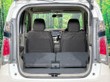 積み下ろしのしやすいデッキにはたっぷりと荷物を積み込んでいただけます。遊びから仕事まで、様々なシーンで頼れます♪
