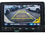 シフトレバーをリバース(バック)に入れるとナビ画面に自動でリアビューが映し出されます。運転が苦手な方、狭い車庫入れ等をサポートさせていただきます☆
