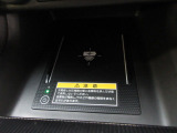 置くだけでワイヤレス充電可能です。