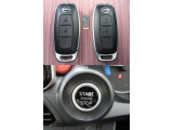 インテリジェントキーを装備しておりますので、ドアの開錠/施錠や、エンジンスタートなど、鍵を鞄やポケットなどから出す必要がなくてとても重宝する装備です♪
