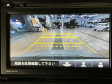 【バックカメラ】運転が苦手な方も車庫入れラクラクです!ギアをリバースに入れれば自動的に切り換わりますので、面倒な操作は不要です♪狭い駐車場もお車を傷つけず安心ですね!
