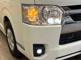 【LEDヘッドライト】悪天候や夜間走行時も良好な視界を確保し安心して運転できる高輝度LEDヘッドライトを装備!点灯速度が早く、消費電力も抑えられています。