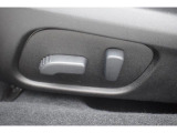 助手席パワーシート 電動シート採用で細かい微調整ができ,最適なポジションに合わせることで疲労軽減につながります