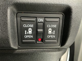 【両側パワースライドドア】両側がパワースライドドアになっており、運転席のスイッチやスマートキーでも開閉が可能です!開口部も広いので乗り降りも楽々♪