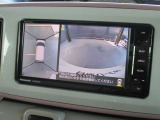 自車を真上から見下ろすように映し出すので周囲の状況が分かる全方位モニター搭載。フロントカメラとしても使用できます。車庫入れなど苦手な人の頼りになる助っ人です。