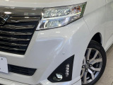 【LEDヘッドライト】悪天候や夜間走行時も良好な視界を確保し安心して運転できる高輝度LEDヘッドライトを装備!点灯速度が早く、消費電力も抑えられています。