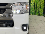 【LEDヘッドライト】悪天候や夜間走行時も良好な視界を確保し安心して運転できる高輝度LEDヘッドライトを装備!点灯速度が早く、消費電力も抑えられています。