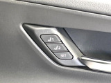【メモリー機能付きパワーシート】ドライバーごとに設定したシート位置を記憶して、ボタン一つで切り替えできる便利な機能!運転する方が複数名いらっしゃるご家庭におすすめです♪