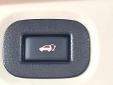 【パワーバックドア】スマートキーや運転席のボタンを押すだけでリアゲートが自動で開閉します!荷物を持っている時や、高い位置にあるバックドアを閉める際に便利な機能です♪