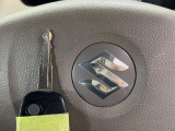 【キーレス】少し離れた場所からでもボタン一つでドアの開錠・施錠ができるのでとっても便利!ドアの鍵穴周りに傷をつけることもありません♪