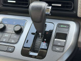 インパネシフトならハンドルからの移動距離が短く操作もスムーズ!また、足元が広くなりすっきりしますので、大柄な方でも快適にお過ごしいただけます。