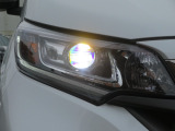 切れにくく明るいLEDヘッドライト装備