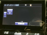 純正ナビを装備。タッチパネル式で使いやすく、お出かけもラクラクです。
