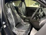 自然な姿勢を保て長時間の運転も疲れにくい本革シートです!運転席は移動ができるパワーシートになります。