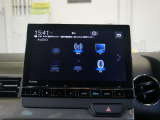 【Bluetooth】Bluetooth対応でスマートフォンとワイヤレス接続!通話や音楽再生などが利用できます。安心・快適なドライブをサポートします。