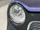 ディスチャージヘッドライト搭載でしっかり明るく照らしてくれるので、夜間走行や不慣れな道でも安心です。